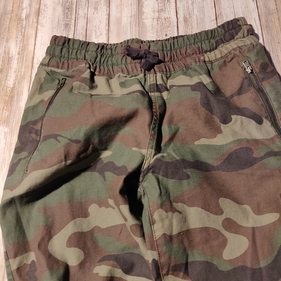 Aritzia TNA camo pants - Picture 7 of 9